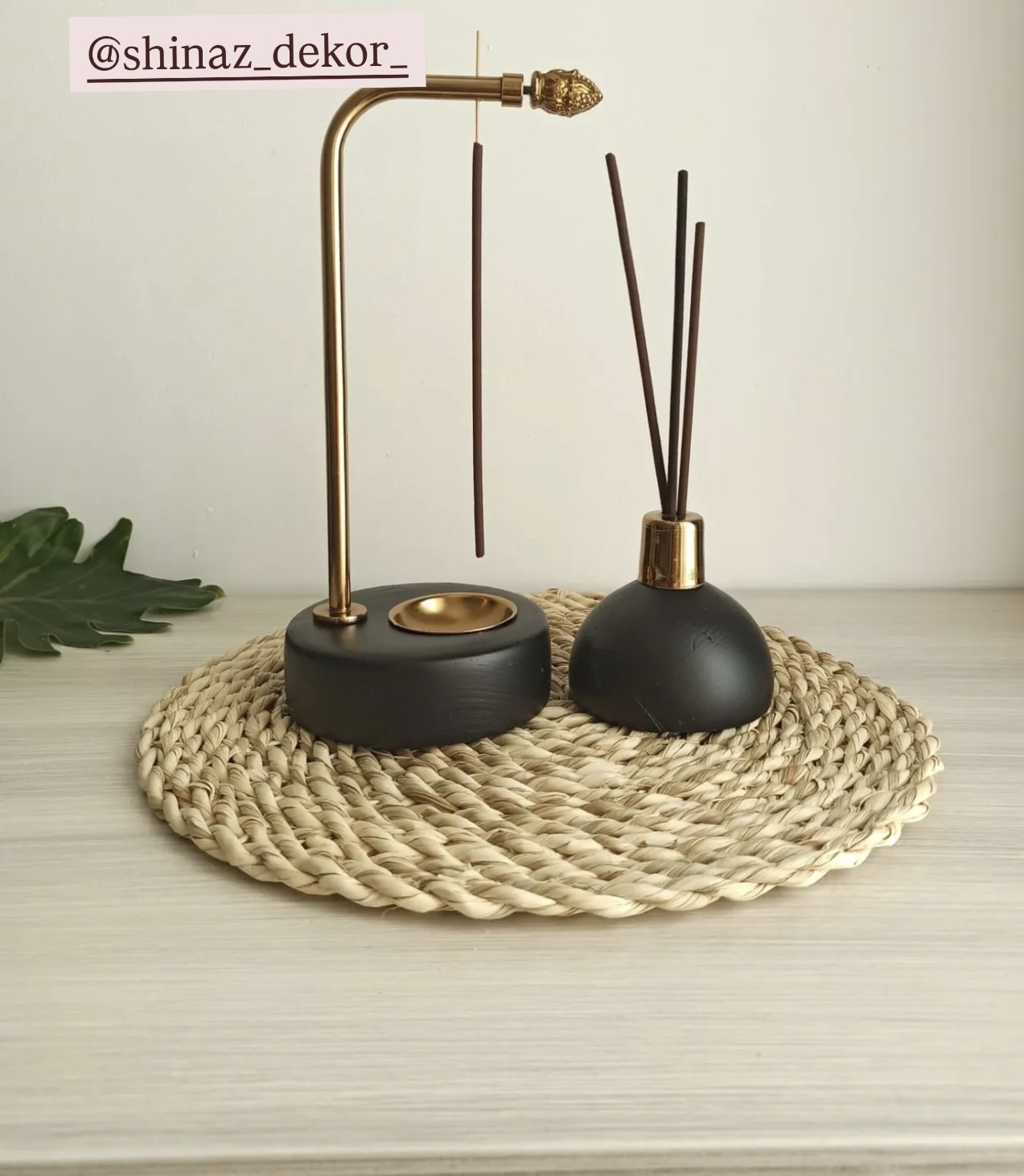 جاعودی چوبی فلزی مشکی طلایی برای دکور لوکس