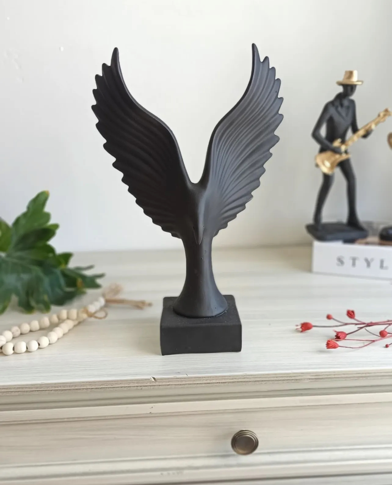 تندیس عقاب مشکی