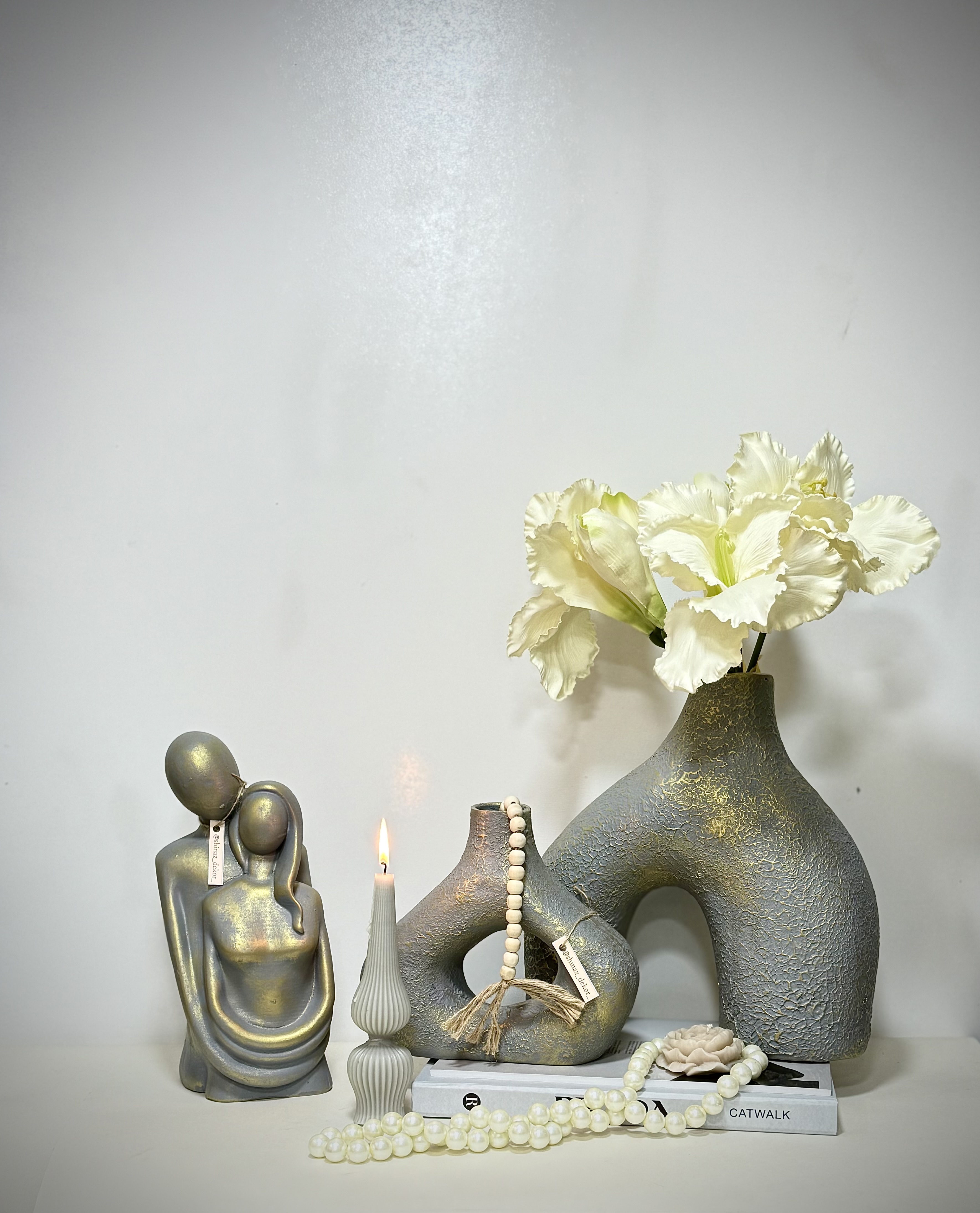 ست دکوری پافیلی و کاپل طوسی طلایی از برند شی‌ناز